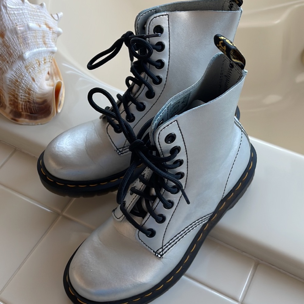 Womens/Girls Doc Martins
